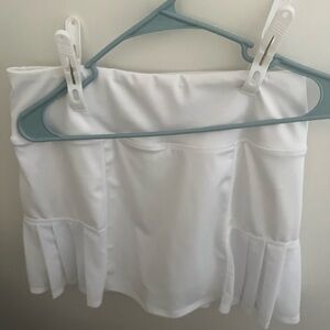 VOGO White Skort with pleats on bottom of both front sides of the skort. Size L